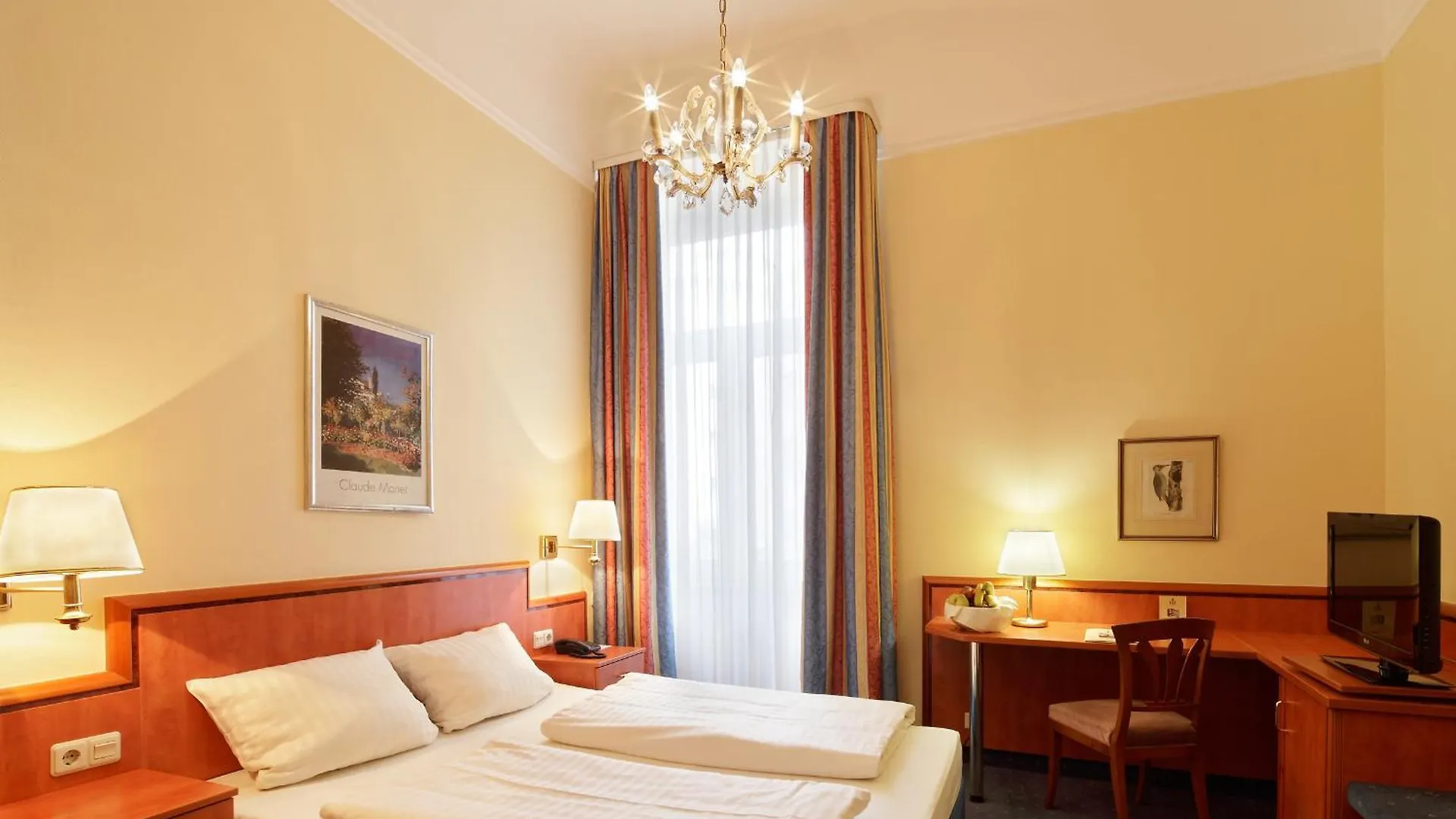 Centro Hotel National Frankfurt City, Trademark Collection By Wyndham contacts